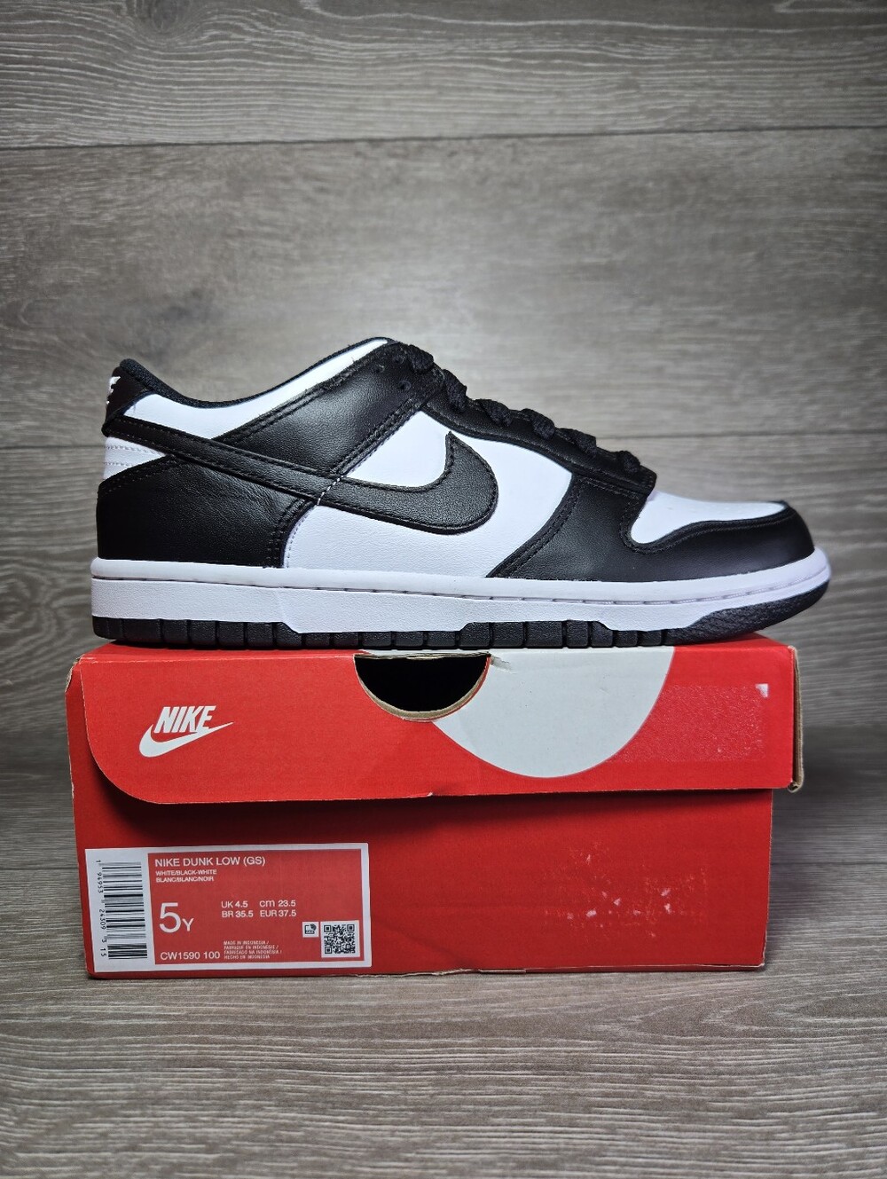Nike Dunk Low GS Panda CW1590-100 Size 5Y / 6.5 Womens White Black Retro New